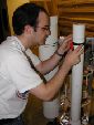 Mounting the boosters / Booster einhngen